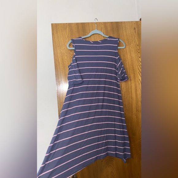 Trendyland striped cold shoulder swing dress with pocket detail size large - Picture 6 of 6